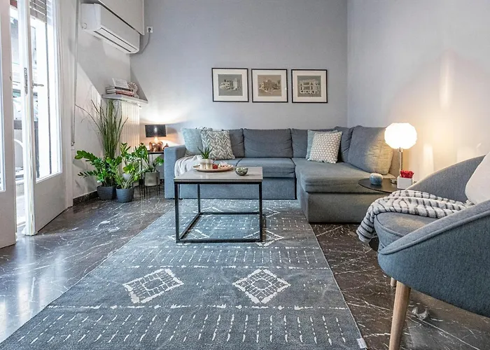 Nadia\'S Apartment , Athens