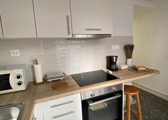 Nadia\'S Apartment , Athens